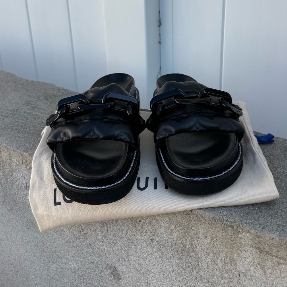 Louis Vuitton Leather Chain -Link Accent Slides